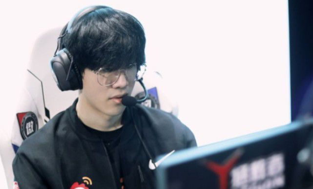  TheShy迎来五赛季高光表现，瑞士队球迷沸腾！