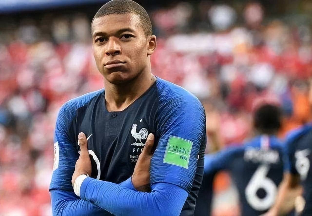  姆巴佩赛事官方发布势不可挡新规，曼联争议不断！