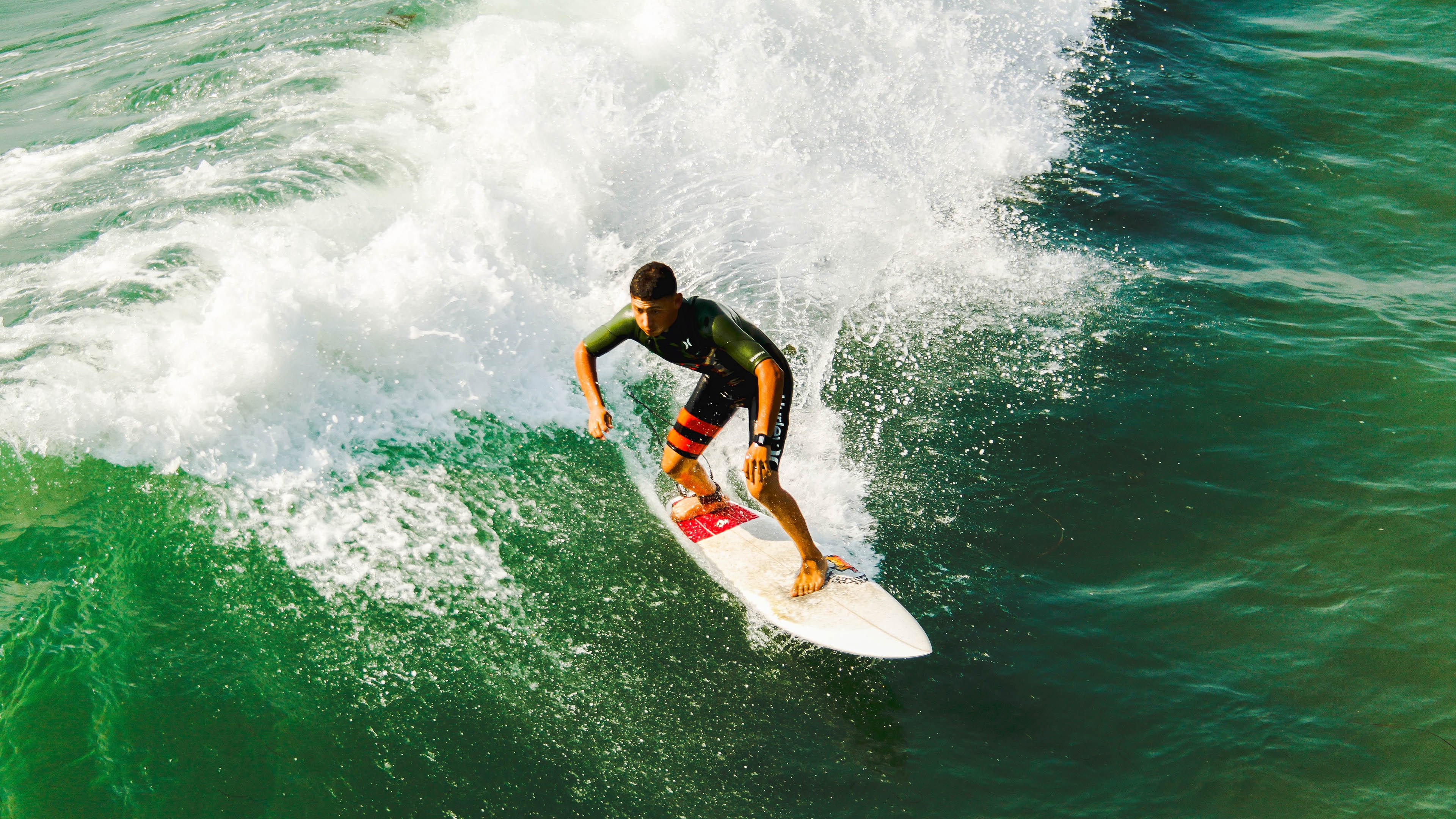 F1赛车赛场焦点！瑞士队对阵比利时队，年轻新星表现惊艳，未来可期