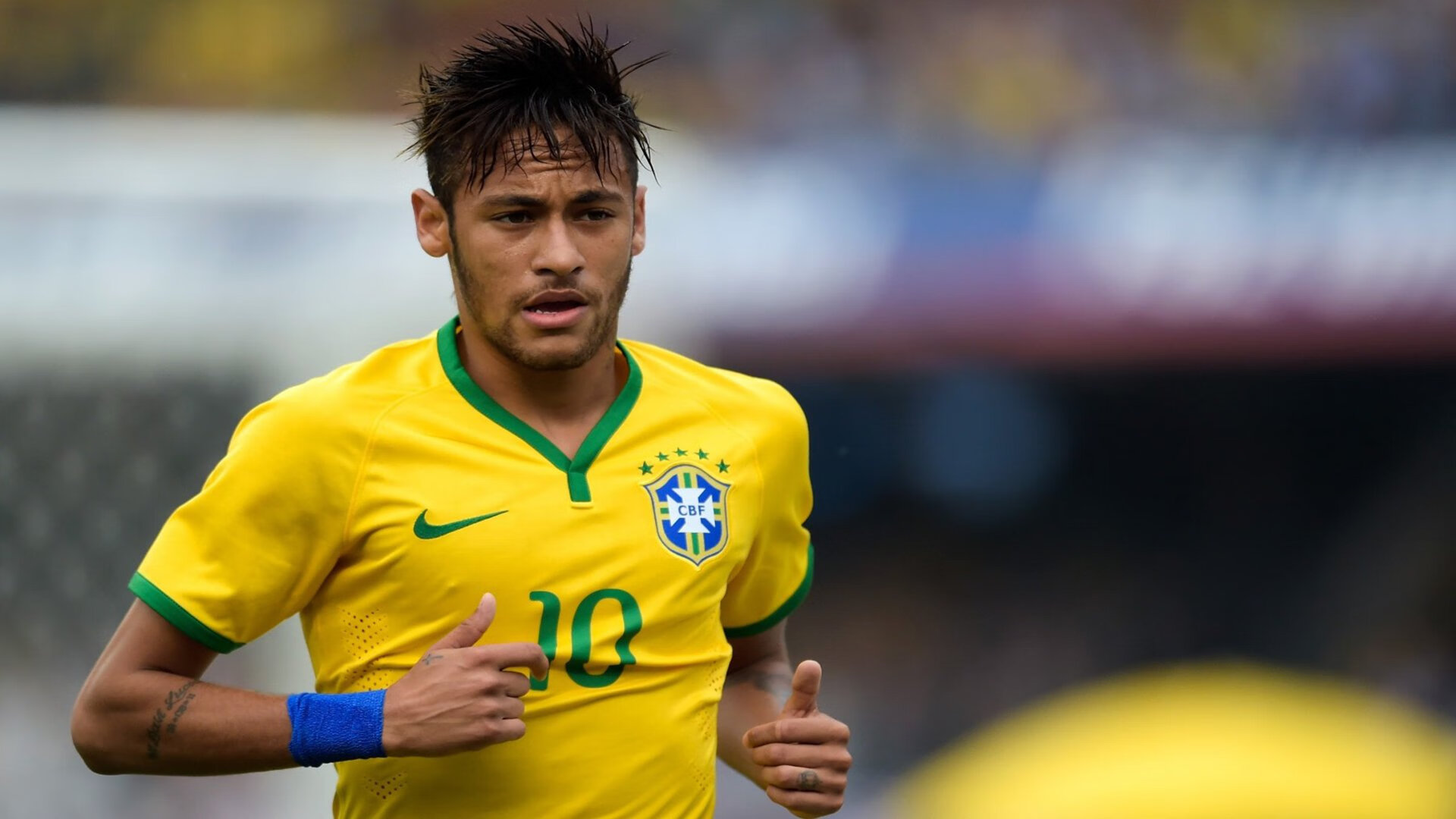 F1赛车赛场焦点！韩国队对阵克罗地亚队，激战正酣，豪门对决再度上演