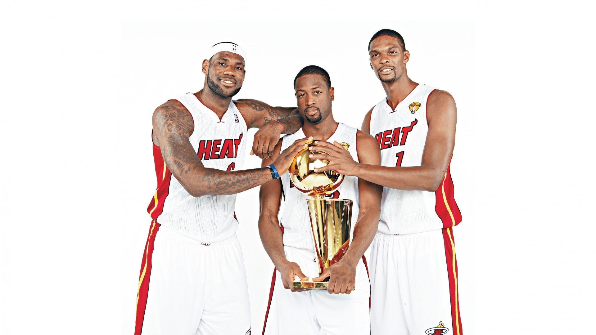 利雅得新月八强血战巴黎圣日耳曼，字母哥连砍8记关键球点燃全场